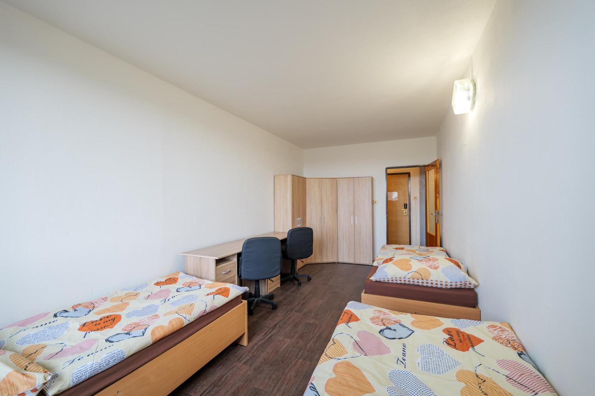 Tvm Tower Modrany Hostel - Prague — Photos 1
